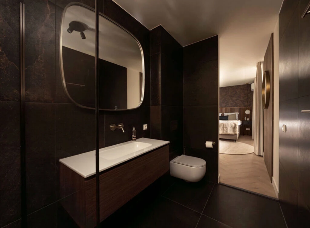 Drie badkamers met uitgesproken tegelwerk in Zeewolde