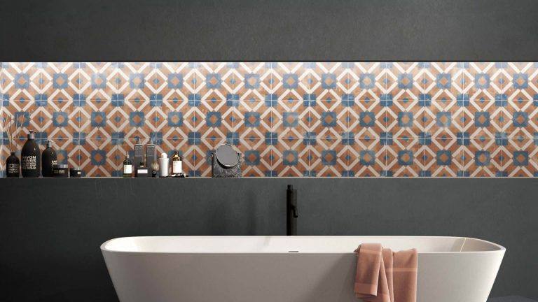 tegels-met-motief-vrijstaand-bad