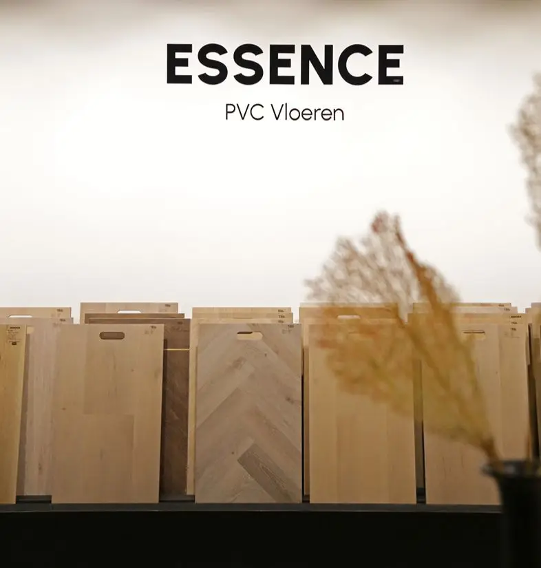 Gedetailleerde presentatie van pvc vloeren in visgraatmotief en naturel houtkleuren. inspiratie voor stijlvolle pvc vloeren kleuren.