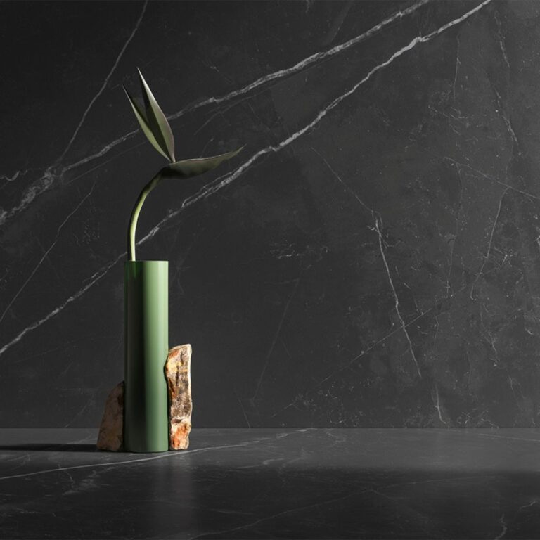 Senti-la-storia-zwarte-tegels